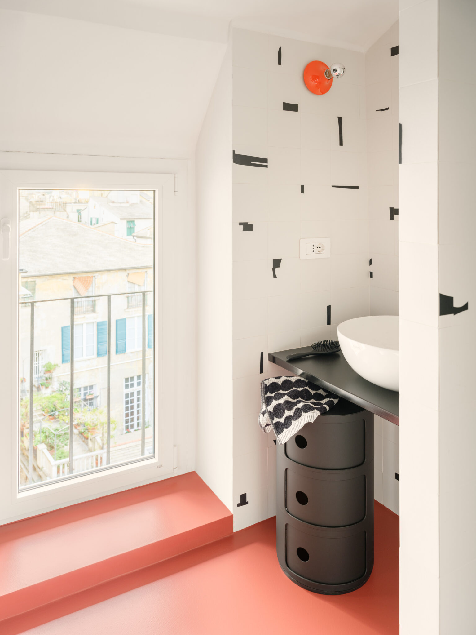 Rosso Genovese - bathroom - 2026 LINEARAMA, Photo: Anna Positano
