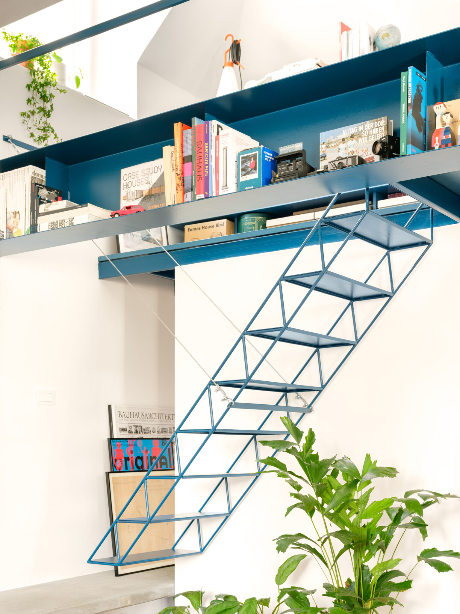 Rosso Genovese - staircase - 2026 LINEARAMA, Photo: Anna Positano